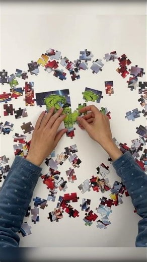 Hulk Build — Marvel AVENGERS | 200 Piece Jigsaw Puzzle • No Talking