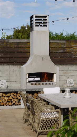 Another Flare Fire installed and ready to elevate outdoor living! 🔥 Whether it’s cozy nights or stylish entertaining, this setup is built to impress. ✨ . . . #outdoorfireplace #cookingwithfire #landscaping #outdoorkitchen #outdoorliving #outdoorlivingspace #cookingwithfire #firecooking #outdoorlivingspaces #flarefires #fire #flare #lifestyle #woodfire #outdoorcooking #fireplace #fireplacedesign #fireplacegoals #pizzaoven #backyard #steak #pizza #flame #bbq #backyardfire #newzealand #canada #usa