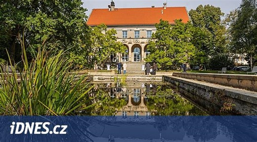 Vila Čerych známá z filmu Odcházení je opravená. Kreativní centrum cílí na mladé umělce, má kino