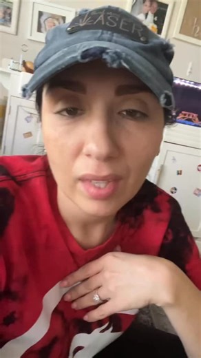 ✨Adding a little mystery (and magic)✨ I just got this gumball machine to turn into a mystery prize experience for shoppers who stop by my booth! I’m going to spray paint it to match the boutique aesthetic and fill it with cute little surprises. I’ve seen other makers do this at markets and thought it’d be the perfect interactive touch for my Painted Tree Boutiques space. Can’t wait to see everyone’s reactions when they give It a spin! 🎁💖 What are some things I add to the prizes? Help a girl ou