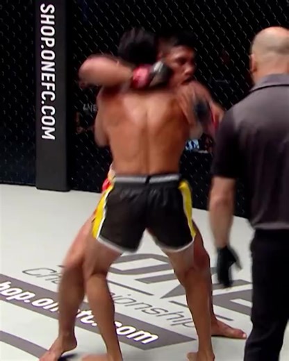 When Rodtang was pushed to the limit 😱 “The Iron Man” faces Takeru in a highly anticipated kickboxin@รถถัง จิตรเมืองนนท์ @ONE Championship