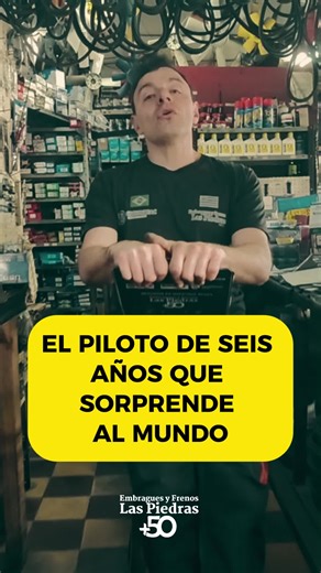 🏁 Tiene solo 6 años, pero maneja como un profesional. El pequeño Xiao Lang ya domina circuitos reales en China, derrapando y corrigiendo como si hubiera nacido para esto. Su historia empezó con un simulador a los dos años y hoy millones lo miran como el futuro del automovilismo. 👦🚗 Pasión, talento y precisión. El límite… solo existe en la cabeza. #XiaoLang #FuturoDelAutomovilismo #PilotosDeCarrera #China #JDM