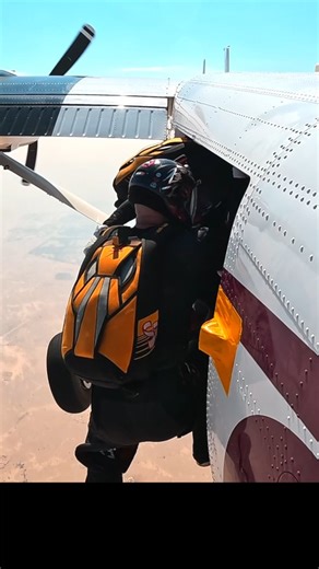 12K views · 2.5K reactions | Here are a few final tips for the FS teams who compete at the @cismmilsport tomorrow  Or for any team who wants to throw off an M exit 蘭 ☝️Ooh, and don't forget individual presentation. 4 points to present: Left and right shoulders + Left and right hip. Keep knees nice and wide and you should be all set for succes  #skydiving #training #competition #military #qatar #doha #dohaqatar #tips #letsgo #army #friendship #sports | HayaBusa NMP Pch | Facebook