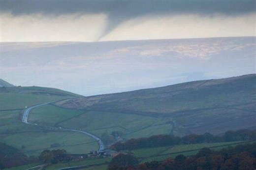 Met Office issues UK tornado alert after country battered by thunder and lightning