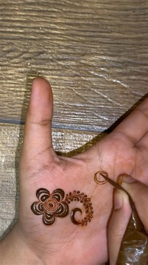 Henna tutorial….The beginning of something beautiful 🌿✨