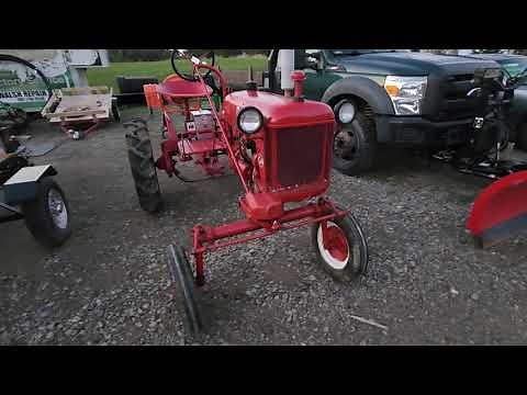 IH Farmall Cub and Cub Lo-Boy tractor comparison and walk around
