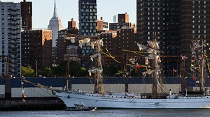 US probes Mexican ship's deadly New York bridge collision