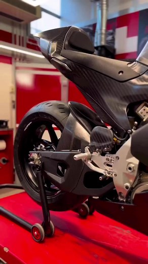 36K views · 1.4K reactions |  Ducati unveiled its all-new V21L prototype motorcycle for the 2023 FIM Enel MotoE World Championship. A squadron of 23 bikes will be ready by mid-February, and each one is assembled by expert technicians in the Ducati MotoE Racing Department. Will we see an all e-bike class in MotoAmerica? #motorcycle #Ducati #motoe #electric #bike | MotoAmerica | Facebook