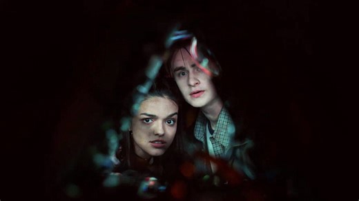 The Apocalypse of the year 2000 is back: relive the chaos with A24’s new science fiction comedy - Softonic