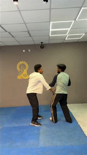 This Elbow Strike Can Stop an Attacker 😳 #selfdefense #fighttips #martialarts