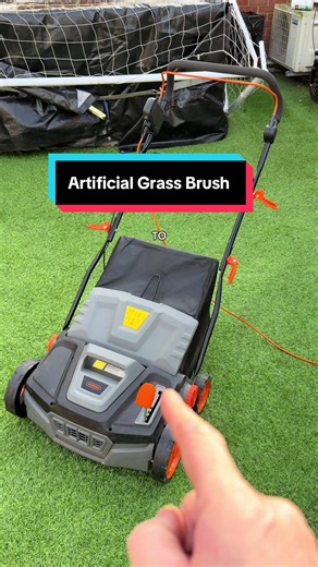 Power brush for artificial grass — cleans leaves, dirt and debris fast! Keep your lawn or driveway looking perfect with VonHaus. Quick, easy and super effective for any artificial grass surface. #artificialgrass #powerbrush #gardentools #tiktokmademebuyit #dealdrop