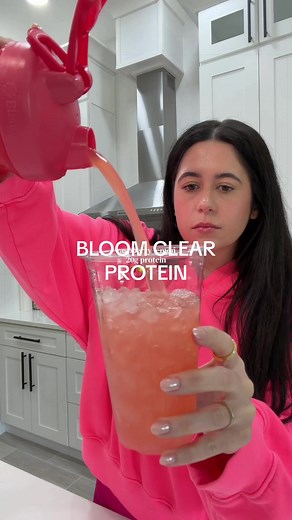 high protein & tastes like juice?!!!! Solddd ✨🤏🏼💕🍓 #protein #bloom #bloomnutrition #proteinhack #clearprotein