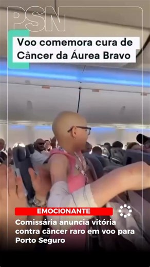PORTO SEGURO NOTÍCIAS on Instagram: "O que seria apenas um voo de São Paulo para Porto Seguro se transformou em um momento inesquecível. No último domingo, 1º, passageiros foram surpreendidos quando uma comissária de bordo anunciou que a pequena Áurea Bravo Munhos (@aurea_e_aylla_bravo_munhos ) havia vencido um câncer raro, emocionando a todos e arrancando aplausos dentro da aeronave. A viagem foi planejada pela família para celebrar a cura, após o resultado de uma biópsia confirmar que Áurea nã