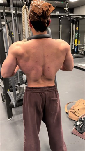Ey bro can you show me your back ? #viral #back #backworkout #gym #fyp