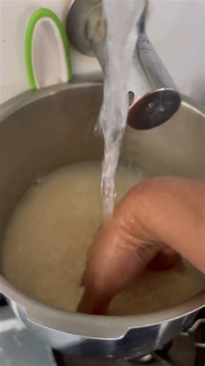 Master the Secret to Fluffy Pressure Cooker Rice Every Time!