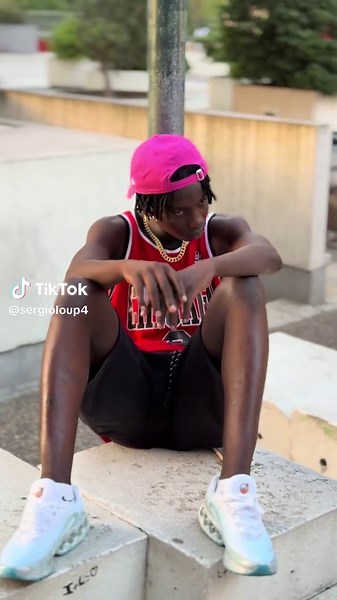 Sergio Loup Ibaone - New Mali Music Clip