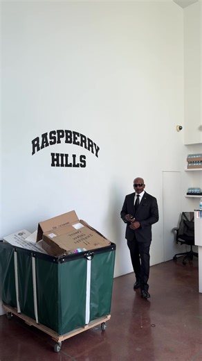 Gv Gallery x Nike Pop-Up Setup in LA