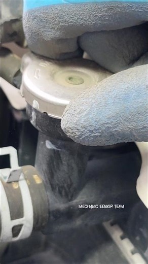 “Radiator Cap Opening Trick – Check Coolant Level Without Damage (DIY Guide)”😳