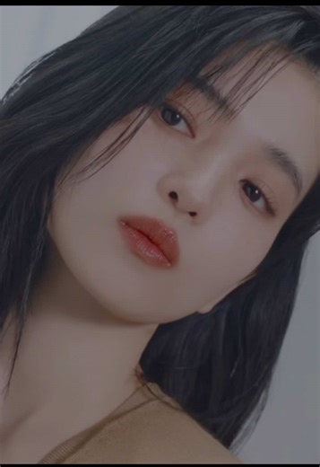 3.2.2026 Kim Taeri for Prada Beauty — effortless, luminous, untouchable. ✨#kimtaeri Credit: Vogue