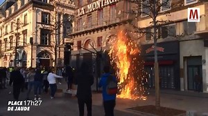 168K views · 1K reactions | Des violences ont éclaté en centre-ville de Clermont-Ferrand en marge de l'acte XV des Gilets jaunes. Retour heure par heure sur cette journée. https://www.lamontagne.fr/clermont-ferrand/faits-divers/puy-de-dome/2019/02/23/controles-manifestation-heurts-avec-les-forces-de-l-ordre-retour-sur-l-acte-xv-a-clermont-ferrand_13503756.html | La Montagne | Facebook