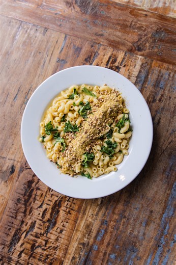 Comfort food, upgraded ✨ the Hawthorne Mac Made with organic, gluten free pasta, kale, vegan cheese, garlic, rice milk, almond parmesan, and our house spice blend for that rich, creamy bite without any dairy 🌿 100% gluten free and dairy free and still everything you want in a mac 💛 Make it your own Add chili to turn it into a cozy chili mac 🌶️ Or add pesto for a fresh, herby twist 🌱 Find it at our SE Hawthorne and NW 23rd locations 📍 #PDXfoodie #glutenfree #dairyfree #PortlandEats #comfortf
