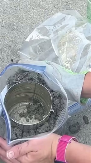 Tie a rope around 2 Ziploc bags for this genius outdoor hack!