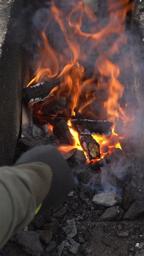 Forging Sharp Knife from 300 Razor Blades