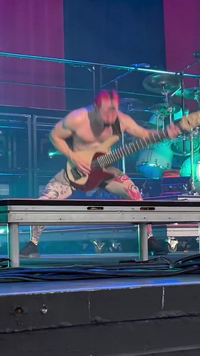 Ryan Martinie of #mudvayne #numetal #bassplayer #brbrdeng #liveshow