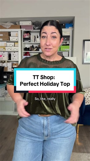 Want to make a minimal chic outfit look EXPENSIVE without even trying? 😍✨ This floaty velvet top is giving quiet luxury, effortless elegance, and holiday outfit perfection! The soft velvet fabric has a forgiving, flowy silhouette that moves beautifully over your curves without clinging to your tummy. Perfect for my apple shape, apron belly, and curvy girls who love comfortable but elevated fashion! Pair it with black trousers for a chic holiday party outfit, your favorite denim for an elevated 