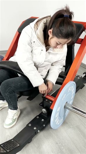 Hip thrust machine