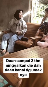 Datang umak nye tecangang naknye die .lamak barok nakat .sape ye jiku kakak jinye bukn umak dah lamak” barok maok die nakok umak nye .balom sampai 2 thn ye ape agek dah betaon” iii terharu juak liat nye sampai dah daan knl dg umak aang #pejuangrupiah #semuaorangツ #ldranak | Nana