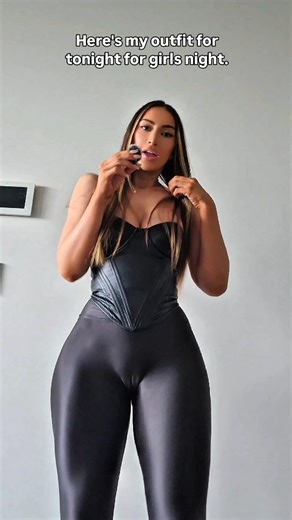 Stephanie Collier on Instagram: "Part 1 of dinner outfit ideas🖤 Do you like this one?⬇️"