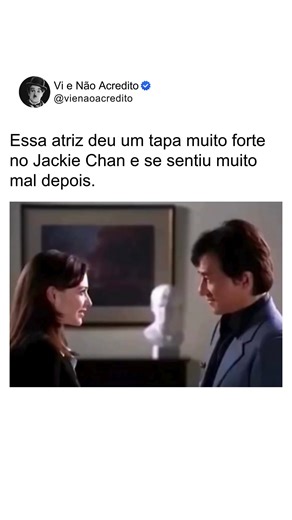 Vi e não Acredito on Instagram: "Siga @vienaoacredito – No set de The Medallion (2003), a atriz Claire Forlani devia dar um tapa no Jackie Chan como parte da cena. Só que o tapa saiu bem mais forte do que o combinado — Jackie levou “um tapa de graça”. Mesmo assim, ele não quebrou o personagem, seguiu firme na cena, enquanto ela ficou visivelmente mal por ter acertado além da conta. E aí, quando foi a última vez que você manteve a compostura mesmo depois de um erro que te deixou desconfortável? #