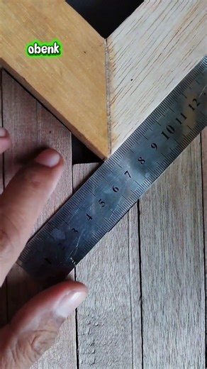 Carpenter's trick to form a triangular angle 🖋️📐🪚 #woodworking #woodscraft #tips #carpentry #tricks