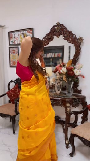🫶 #sareestyle #sareelove❤️ #saree #backless #blouse #reelsındia #sareereels #reels2025 | Naveena Kapoor