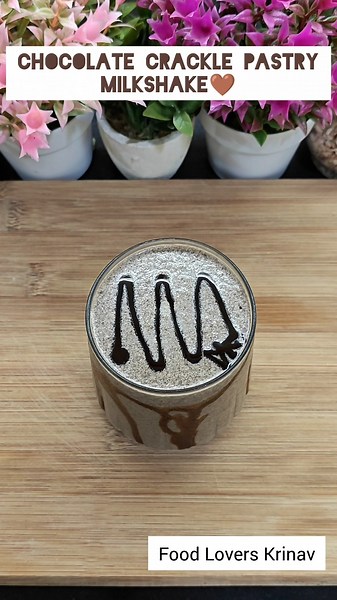 Chocolate Crackle Pastry Milkshake #ytshorts #viralvideo #shorts #shakes #milkshake #milkshakerecipe