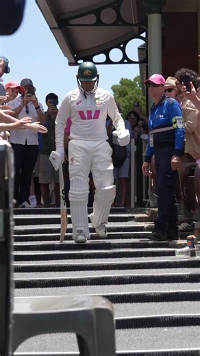 Here he comes 🫶 #Ashes | Australian Men's Cricket Team