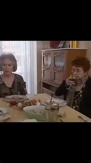 @hellas_mv on Instagram: "Στο Παρά 5 είναι ο τίτλος μιας ελληνικής κωμικής και μυστηριώδους τηλεοπτικής σειράς που προβλήθηκε από τους τηλεοπτικούς δέκτες του Mega τις σεζόν 2005-2007. Το σενάριο υπέγραψε ο Γιώργος Καπουτζίδης, ο οποίος είχε και τον ρόλο ενός εκ των πέντε πρωταγωνιστών, ενώ τη σκηνοθεσία ανέλαβε ο Αντώνης Αγγελόπουλος. Η σειρά αποτέλεσε τη μεγαλύτερη επιτυχία για τις δύο σεζόν που ήταν στον αέρα, αλλά και μία από τις μεγαλύτερες επιτυχίες και παραγωγές του σταθμού, αφού προβάλλε