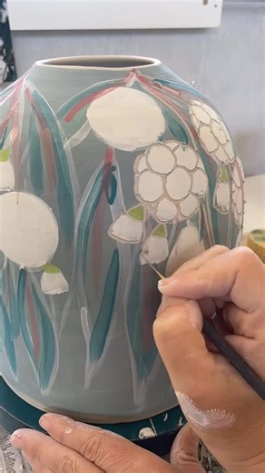 521K views · 8.5K reactions | How to draw flowers ❤️ ••• Follow @harlinahteoh for more! | The Ceramic School | Facebook