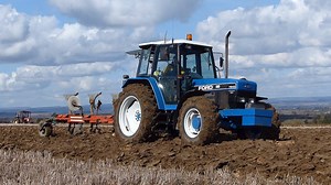 Small clip of the 7840 in action. | The Tractor Twitcher