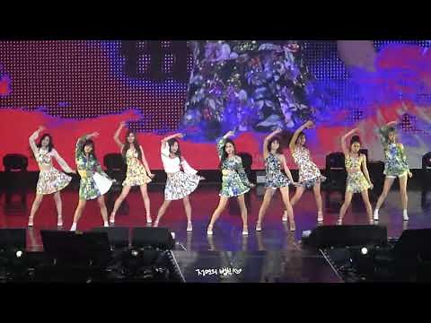 TWICE "LOOK AT ME" Live M/V