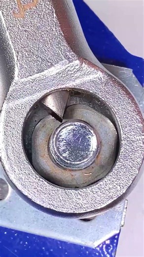 The original tool for removing rusty nuts #diy #lifehacks #tips #