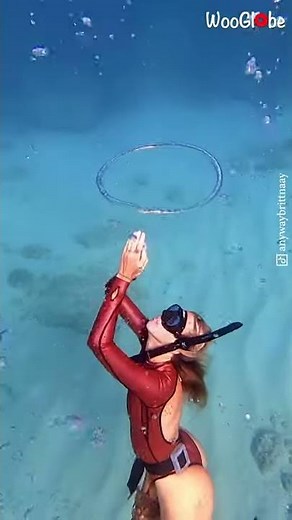 Woman Diver Swimming With Octopus || WooGlobe