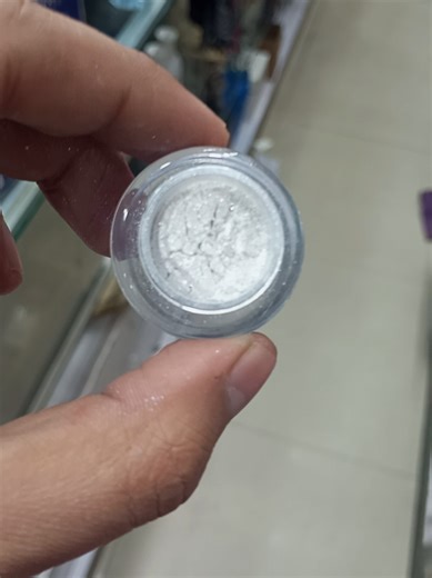 Christine Sparkling Dust: Elevate Your Eyeshadow Game