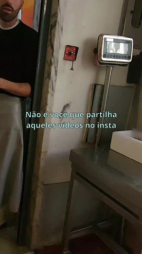 156K views · 3.5K reactions | Enquanto fotografava no Mercado de Almada, o Rúben reconheceu-me e voltei para perguntar se ele gostaria de fazer umas fotografias  Podes ver o vídeo completo no meu insta: @brunomncosta  Obrigado Rúben pela simpatia e pela oferta 殺 #desconhecidos #fotografia #portugal | Bruno MN Costa | Facebook