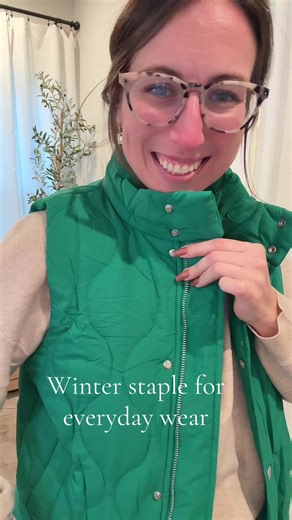 The puffer vest every woman is living in this winter ❄️ Lightweight but warm, oversized in the right way, and perfect for layering over sweaters, hoodies, or long sleeves. #WinterFashion #WomensOuterwear #PufferVestStyle #TikTokShopFinds #ColdWeatherStyle