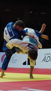 Down a score, Stump evens it up and then finishes it in golden score - epic final! 🇨🇭🥇 Follow all the action on JudoTV.com 💻 #JudoAbuDhabi #UAE #AbuDhabi #IJF #Judo #RoadToLA2028 | IJF - International Judo Federation