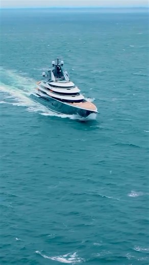 Look at this Beauty! 😍 Who are you bringing with you to sail the seas? ✈️✈️✈️ #JetsetMagazine #JetsetMag #Luxury #Sailing #Goodlife #Boats #Explore #SeaLife #YachtLife #SuperYacht #YachtCharter #Luxury #LuxuryTravel #LuxuryLife | Jetset Magazine