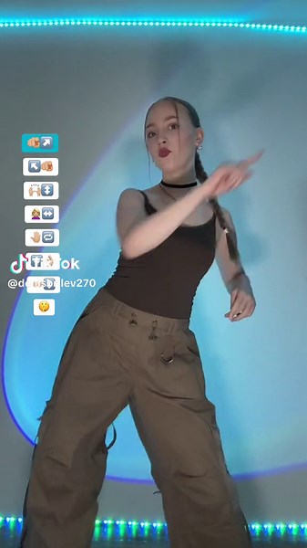 Creative Vapo Funk Makeup Tutorial by Kassia K5