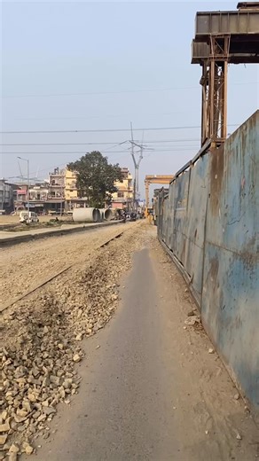 शिवम् पंडित on Instagram: "#sastabloger #reel #viral #shivampandit #reelsinstagram #lucknow #vlog #vlogger #blog #instagram #instamood #kanpur #unnao"